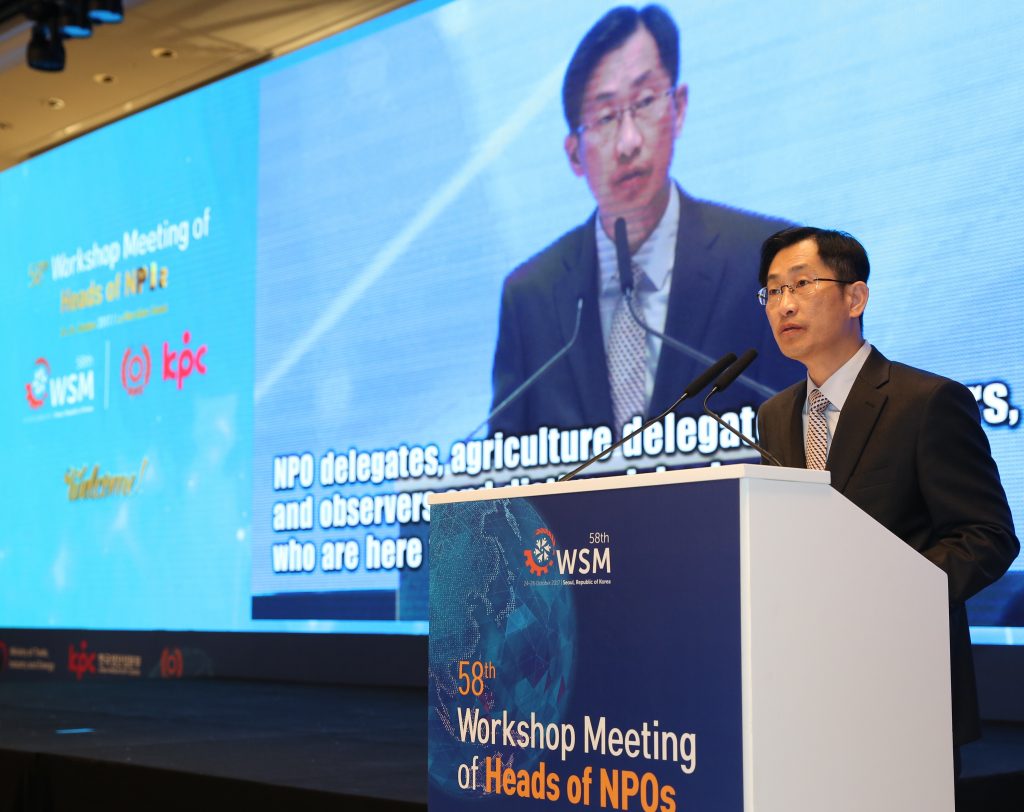 ROK Deputy Minister for Industrial Policy, Ministry of Trade, Industry and Energy Dr. Gunsu Park delivering the inaugural address at the opening session of the 58th Workshop Meeting of Heads of NPOs in Seoul, Republic of Korea, 24 October 2017.