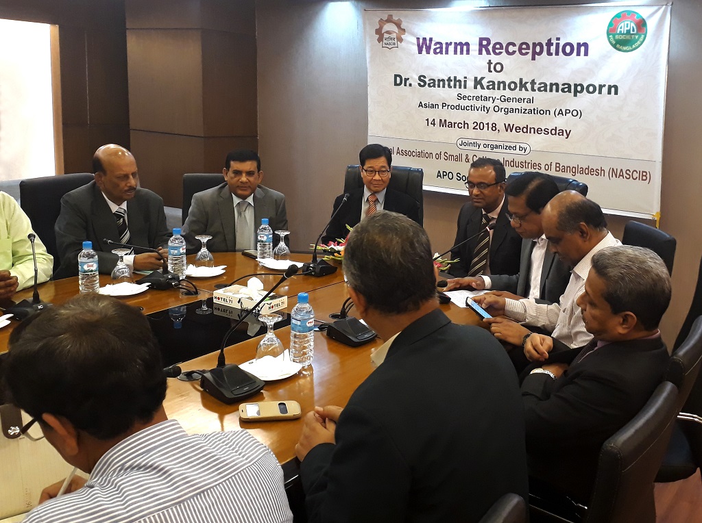 APO Secretary-General having discussion with the staff of the APO Society for BAngladesh and NASCIB, Dhaka, 14 March 2018.