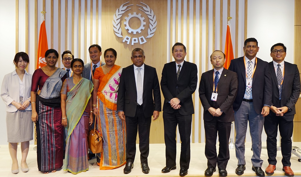  BCBN delegation from Sri Lanka at the APO Secretariat, 28 June 2018. (L-R) Japan Productivity Center Global Management Cente Assistant Project Officer Misaki Matsushita; National Productivity Secretariat Additional Director Buddhika Subhashi Gamage; APO Research & Planning Department Program Officer Mochamad Arsyoni Buana Nur; Ministry of Public Administration and Management Additional Secretary P.G.D. Pradeepa Serasinghe; APO Industry Department Program Officer Dr. Jose Elvinia; Coordinating Secretary to the Minister of Public Administration and Management Samanthi Champika Hapuarachchi; Minister of Public Administration and Management and Law and Order R.M. Ranjith Maddumabandara; APO Administration & Finance Department Director Sherman Loo; APO Industry Department Director Hikaru Horiguchi; APO Agriculture Department Program Officer Dr. Shaikh Tanveer Hossain; and APO Industry Department Program Officer Md Zainuri Juri. 