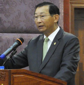 Senior Minister of Ministry of Industry and Handicraft H.E. Cham Prasidh delivering a message during the inaugural session of the National Conference on Advanced FSMS in Cambodia, 17 May 2018.