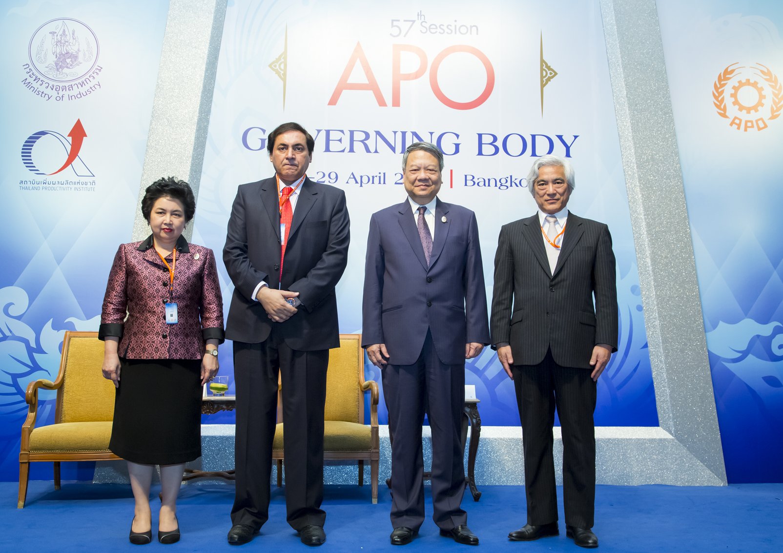(L–R): APO Director for Thailand Dr. Atchaka Sibunruang, Acting APO Chair Khizar Hayat Khan, Minister of Industry Chakramon Phasukavanich, and APO Secretary-General Mari Amano. 
