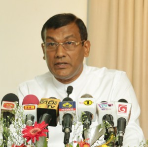 Sri Lankan State Minister of Agriculture Wasantha Aluwihare inaugurating the forum on Strengthening Food Safety Standards, Colombo, 5 March 2018.