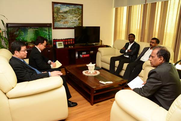 L–R: APO Secretariat Program Officer Arsyoni Buana; APO Secretary-General Dr. Santhi Kanoktanaporn; Minister of Business, Enterprise and Cooperatives Soomilduth Bholah; NPCC Chairman Sanjiv Mulloo; NPCC Officer Dev Appalswamy