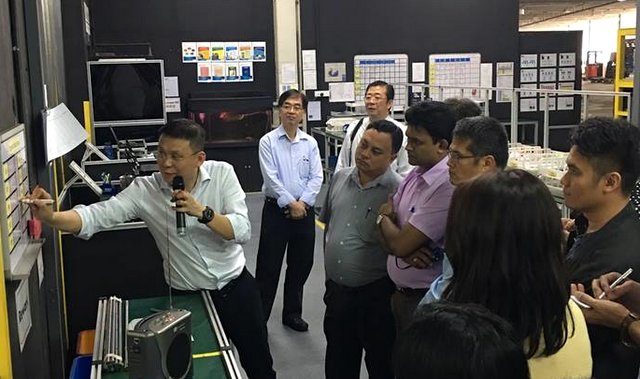 CEO Lim of TranZplus explaining visual control management measures at the company.